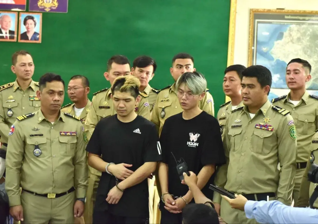 晚安小雞將在柬埔寨服刑2年,網友從國際報導中驚見當地監獄「7大恐怖點」,更憂心2人被特別對待。(圖/翻攝柬埔寨國家警察副局長臉書)