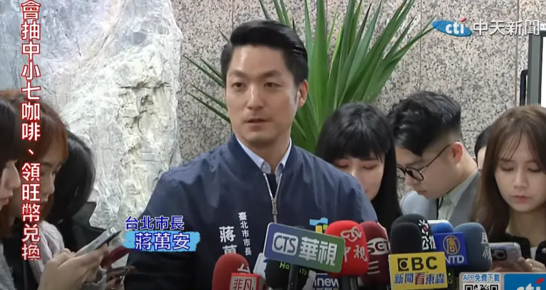 新北深坑20日火警，臭味漂到台北市，民眾灌爆蔣萬安臉書（攝自中天新聞）