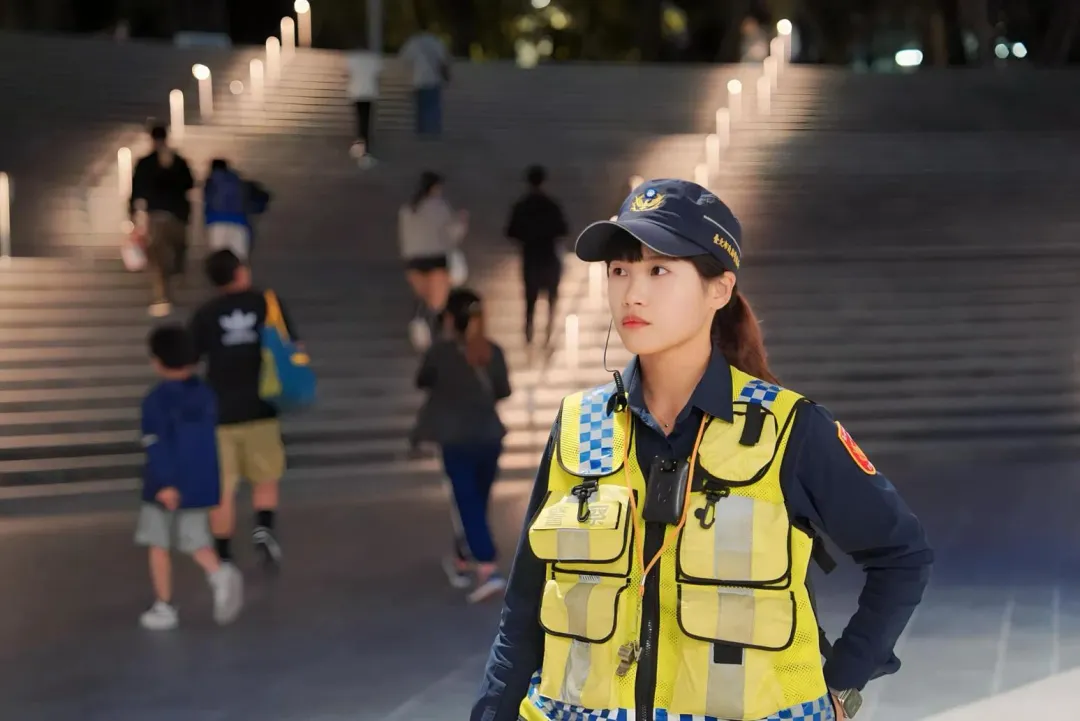 去年台北跨年晚會,也有正妹女警意外成亮點。(圖/翻攝台北波麗士臉書)