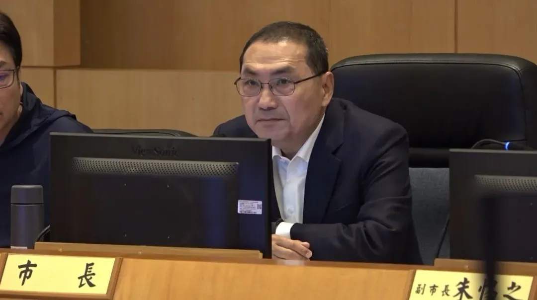 侯友宜針對深坑火警所產生的惡臭,要求環保局做好空氣品質監測,並同步轉知民眾(攝自中天新聞)