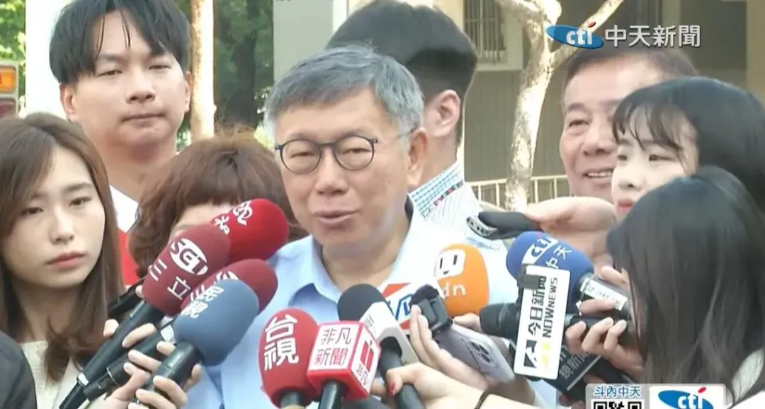 民眾黨主席柯文哲今日參加捐血活動時回應楊寶楨請辭一事。(圖/中天新聞)