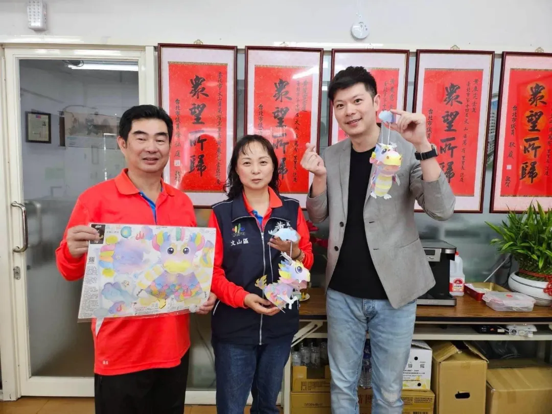 李柏毅秀馬卡龍小提燈。（圖/翻攝李柏毅臉書）