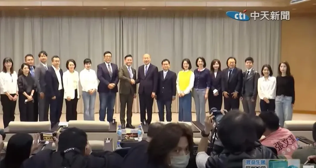 台北市議長戴錫欽前往立法院拜會立法院長韓國瑜。(圖/中天新聞)