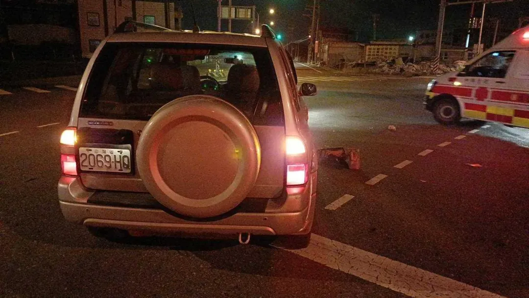 肇事的銀色休旅車。（圖／中天新聞）