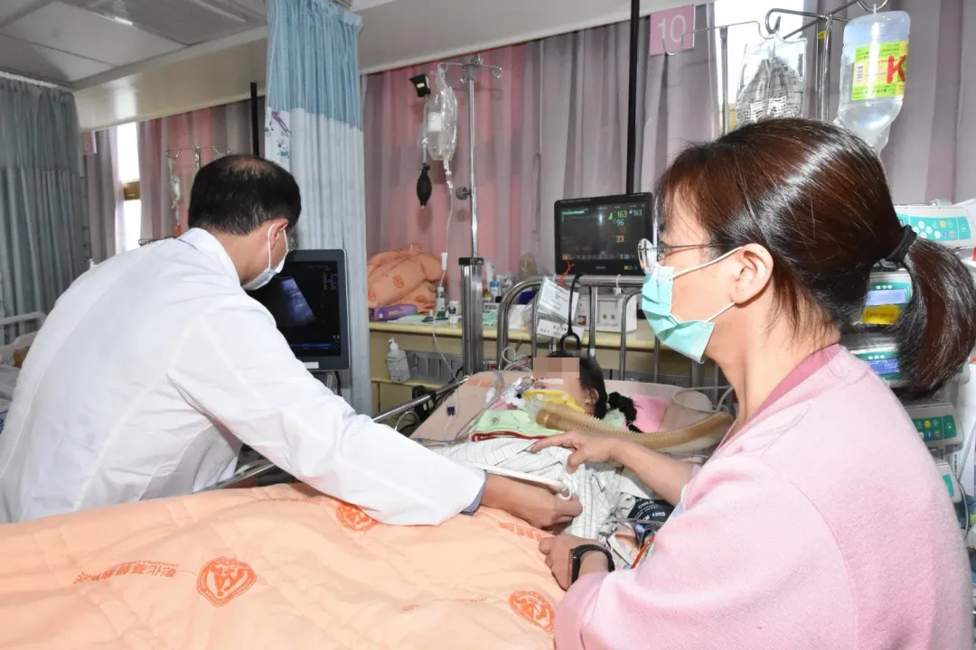 8歲妹妹進行超音波檢查。(圖/彰化基督教醫院提供)