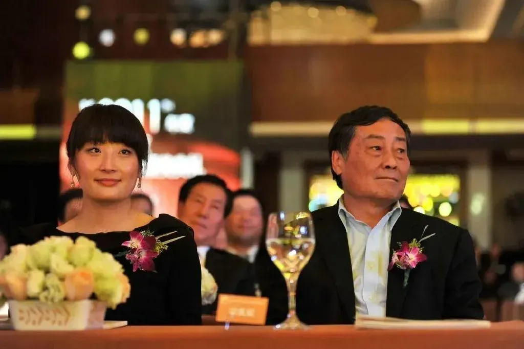 娃哈哈集團董事長宗慶后（右）病逝，女兒宗馥莉是集團唯一接班人。（圖／翻攝百度）