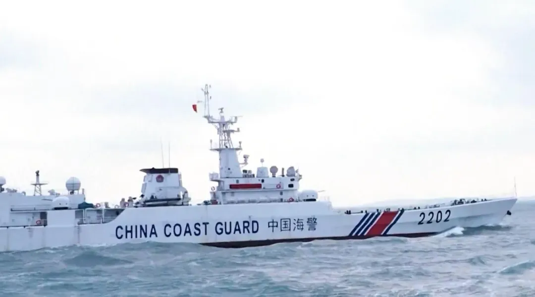 「2202」海警船，前身為東海艦隊053H2G型飛彈護衛艦「淮南艦」。（圖／翻攝央視）