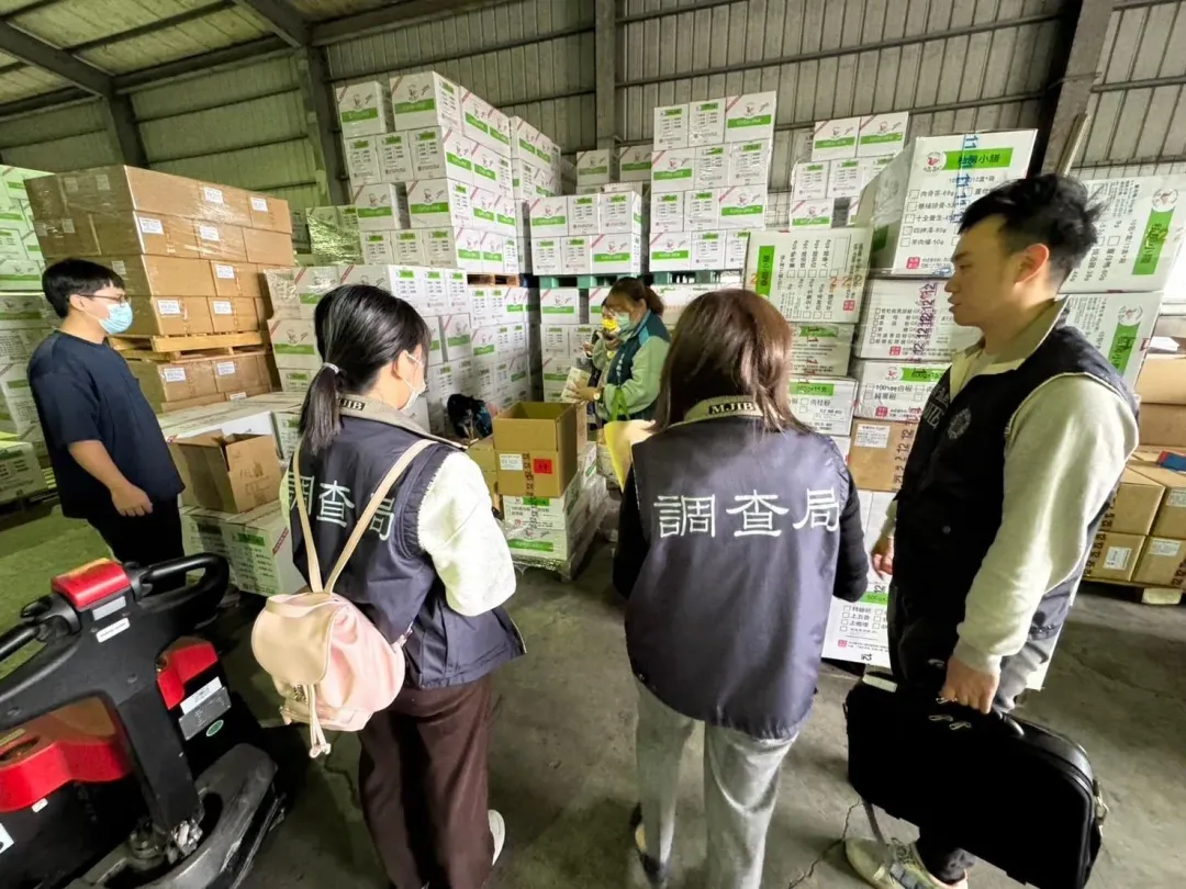 郭姓研發處長、郭姓研發員等2人，涉犯食品安全衛生管理法聲押。（圖／中天新聞）
