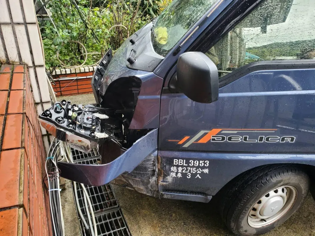 肇事貨車。（圖／記者程正邦攝）