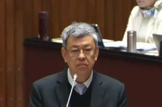 行政院長陳建仁要求立委牛煦庭不要過問他的信仰。(圖/翻攝自國會頻道)