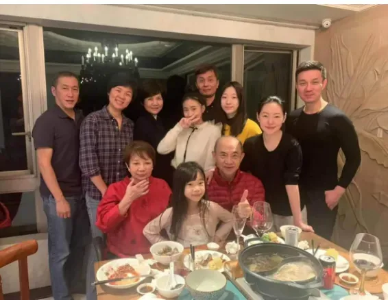 有網友好奇，小S已故公公許慶祥同樣為醫師出身，為何能買下兩間帝寶。（圖／翻攝自小S臉書）