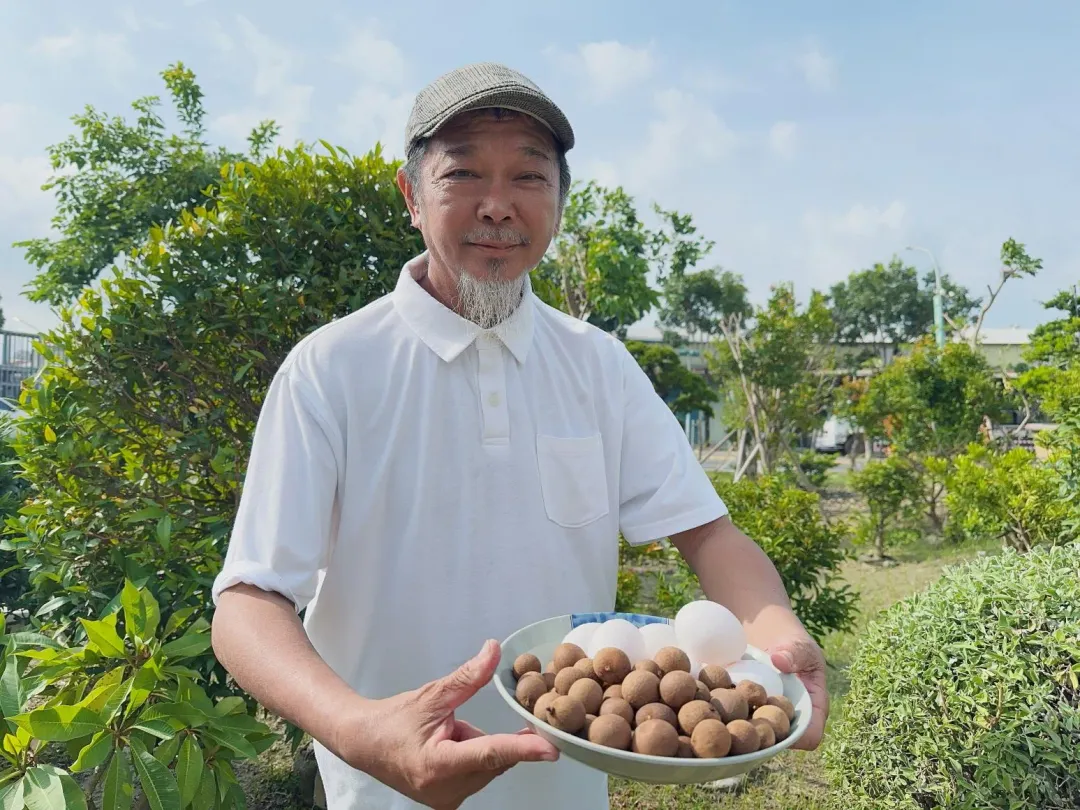 拜拜時另外準備像龍眼一類可以剝殼、去皮的供品也很好，代表新的一年能脫胎換骨。（圖／廖大乙提供）