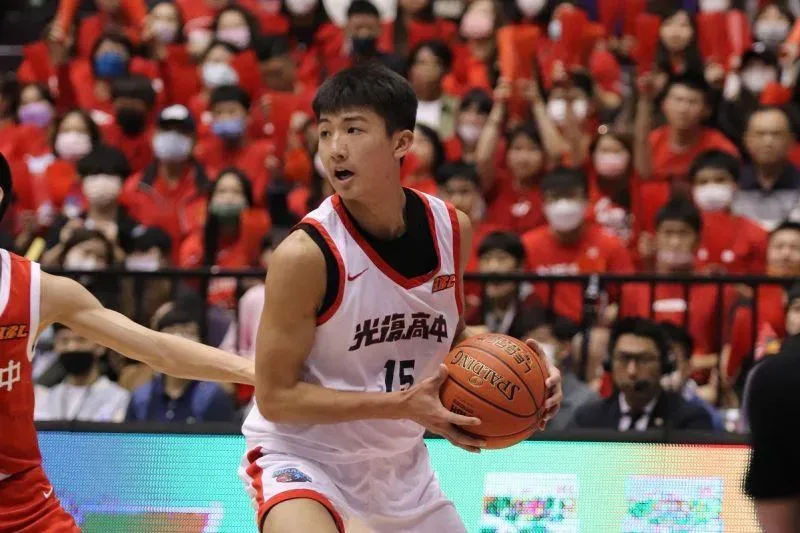 光復高中籃球隊隊長謝銘駿在112學年度HBL賽季表現亮眼。(圖/高中體總提供)