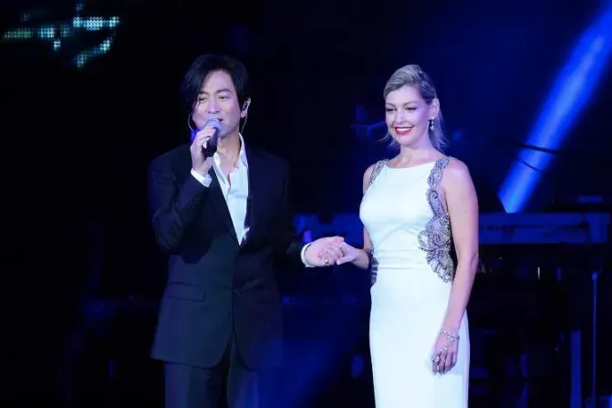 歌手張洪量愛妻Kate2021年傳出肝硬化,緊急進行肝臟移植手術換肝不到1年於2022年惡化病逝。(圖/【張洪量 Chang Hung Liang】臉書粉專)
