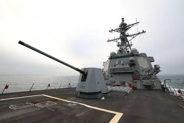 美軍勃克級驅逐艦芬恩號(USS John Finn)通過台灣海峽。(圖/翻攝第七艦隊臉書)