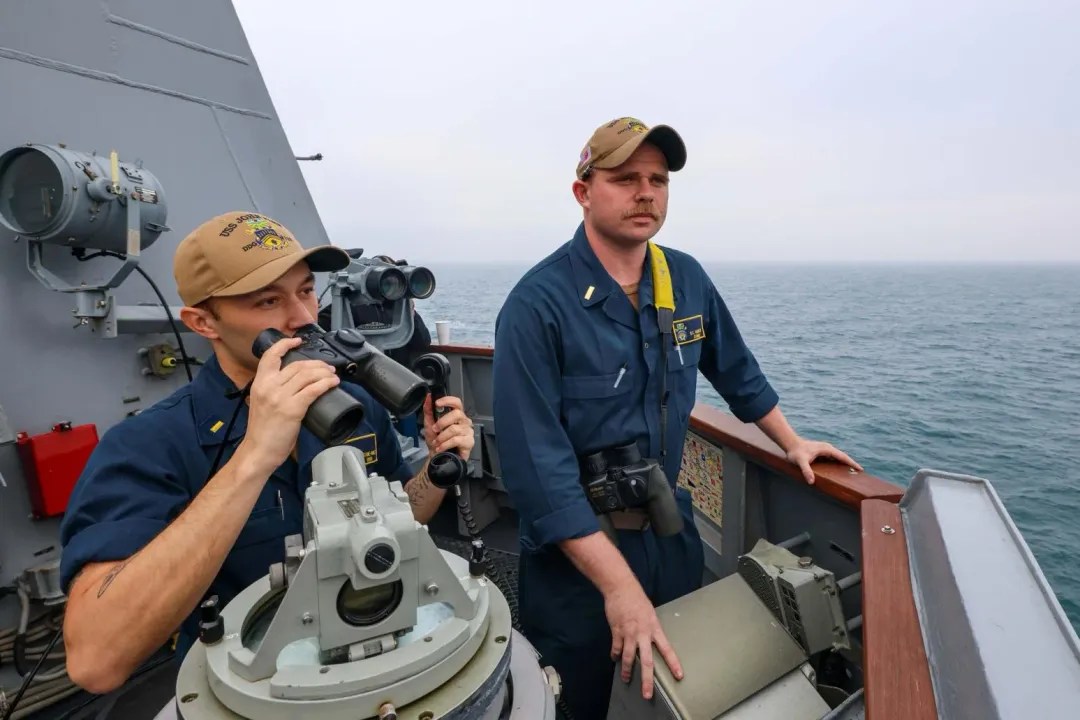 美軍勃克級驅逐艦芬恩號(USS John Finn)通過台灣海峽。(圖/翻攝第七艦隊臉書)