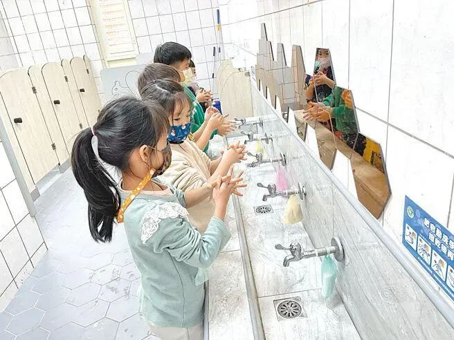 醫憂 :「6歲以下小孩」保護力不足， 容易產生重症的年齡