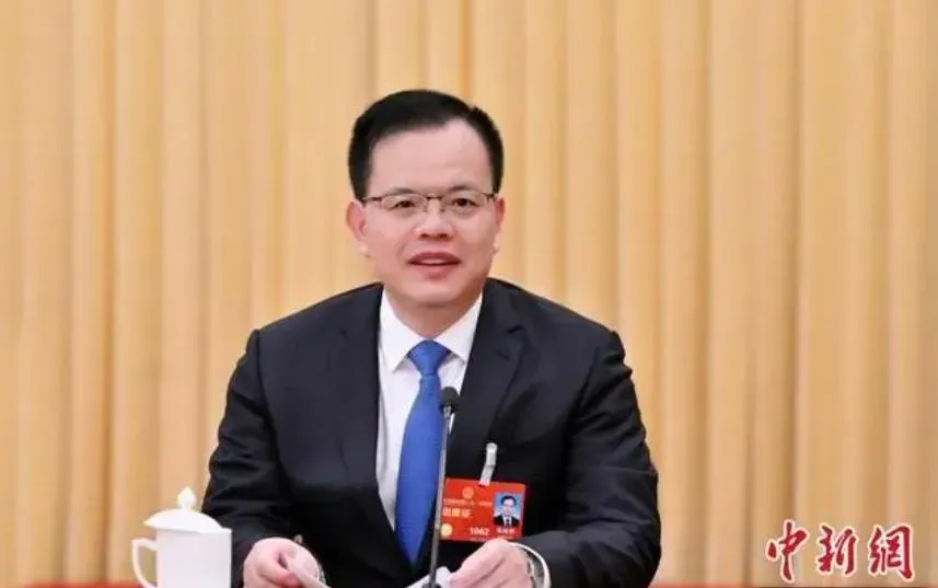 泉州市長蔡戰勝現身兩會就陸漁船翻覆案表態。(圖/中新網)