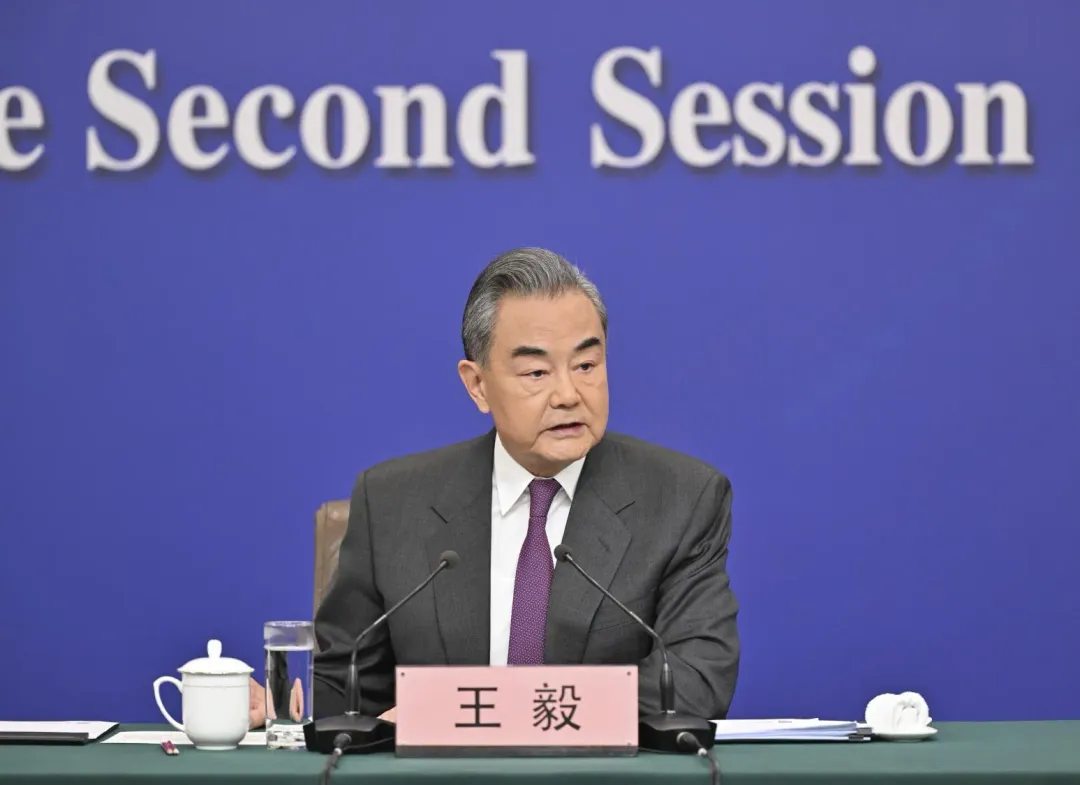 王毅談南海爭議,稱奉勸某些域外國家不要挑事生非。(圖/新華社)
