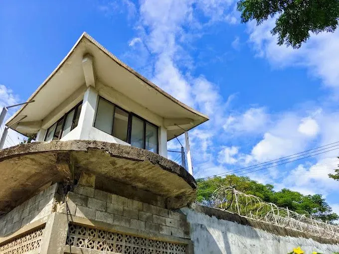 敦品中學是收留未成年犯的矯正學校，門禁森嚴。（圖／翻攝Google Map）