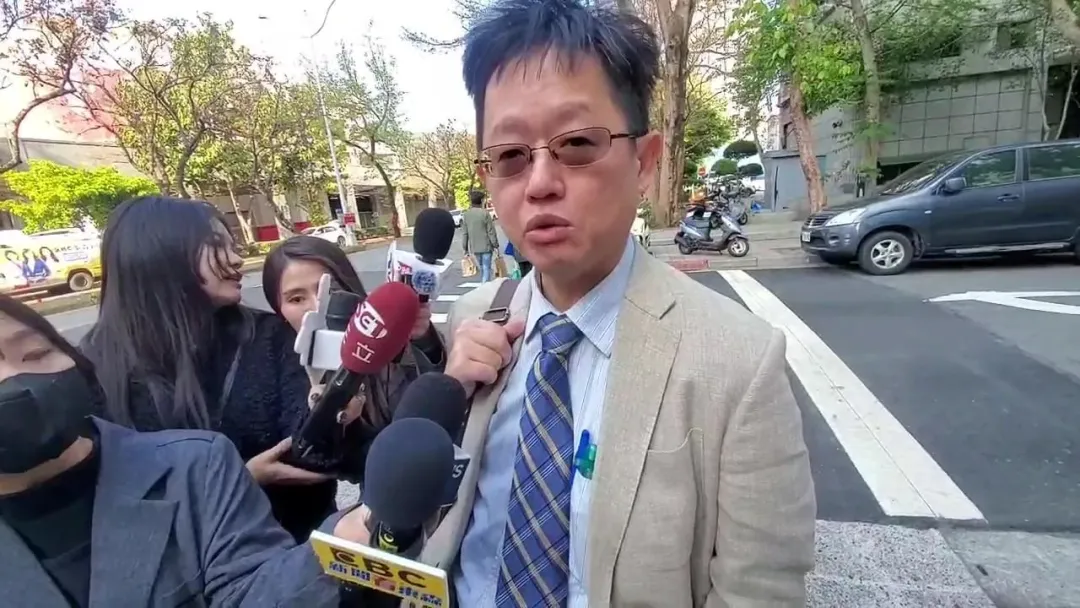 夏克立律師說，黃嘉千驗傷單不能證明夏克立家暴。（圖／記者程正邦攝）