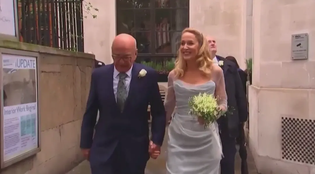 梅鐸2016年與第四任妻子模特兒潔芮霍爾(Jerry Hall)結婚(圖/路透社)