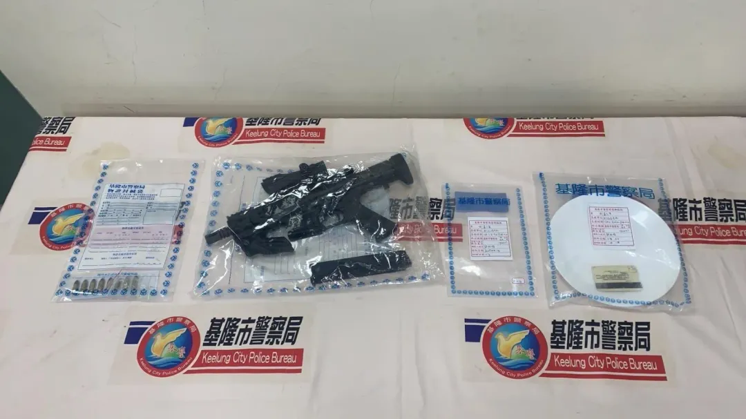 警方逮捕槍砲通緝犯郭男，並在他住處搜出毒品、K盤等證物。（圖／翻攝畫面）