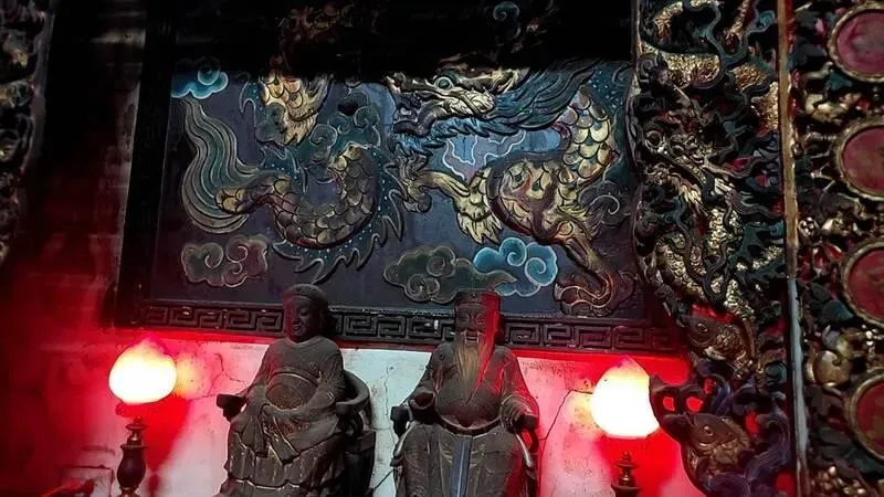 由於3月11日當天正是農曆二月初二土地公生日，民眾好奇「疊筊」是否為土地公、土地婆有特別指示。（圖／民眾提供）