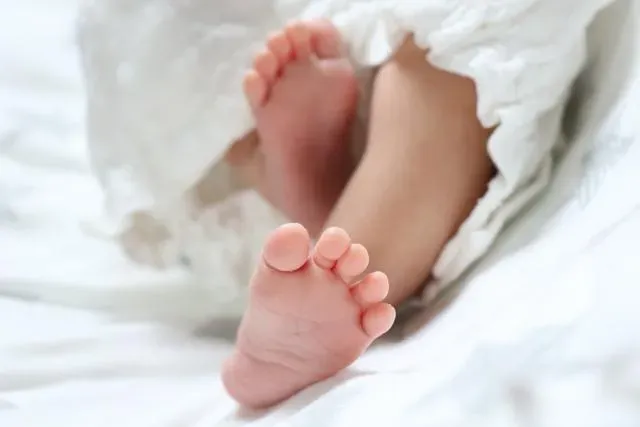 5歲以下嬰幼兒為腸病毒重症高危險群，且重症病程發展快速。（示意圖／pixabay）
