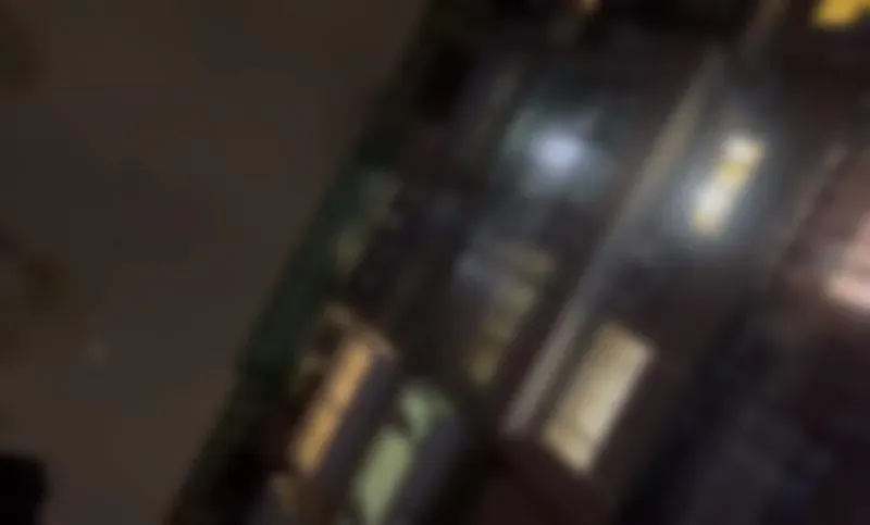 網友經過北市國宅,聽到樓上傳來小孩哭喊呼救聲。(圖/翻攝畫面)
