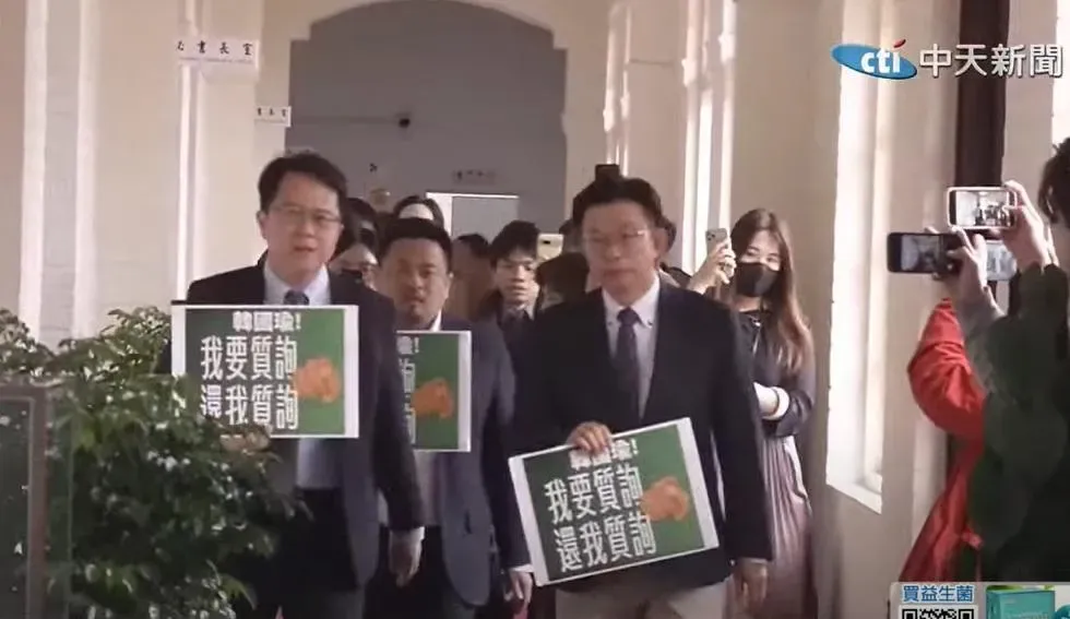 綠委抗議質詢權遭剝奪。(資料照/中天新聞)