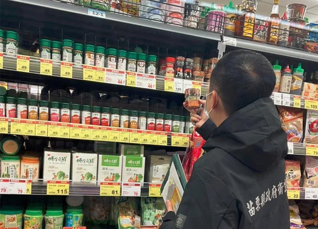 圖為苗栗縣政府衛生局稽查問題辣椒粉。(圖/苗栗縣政府提供)
