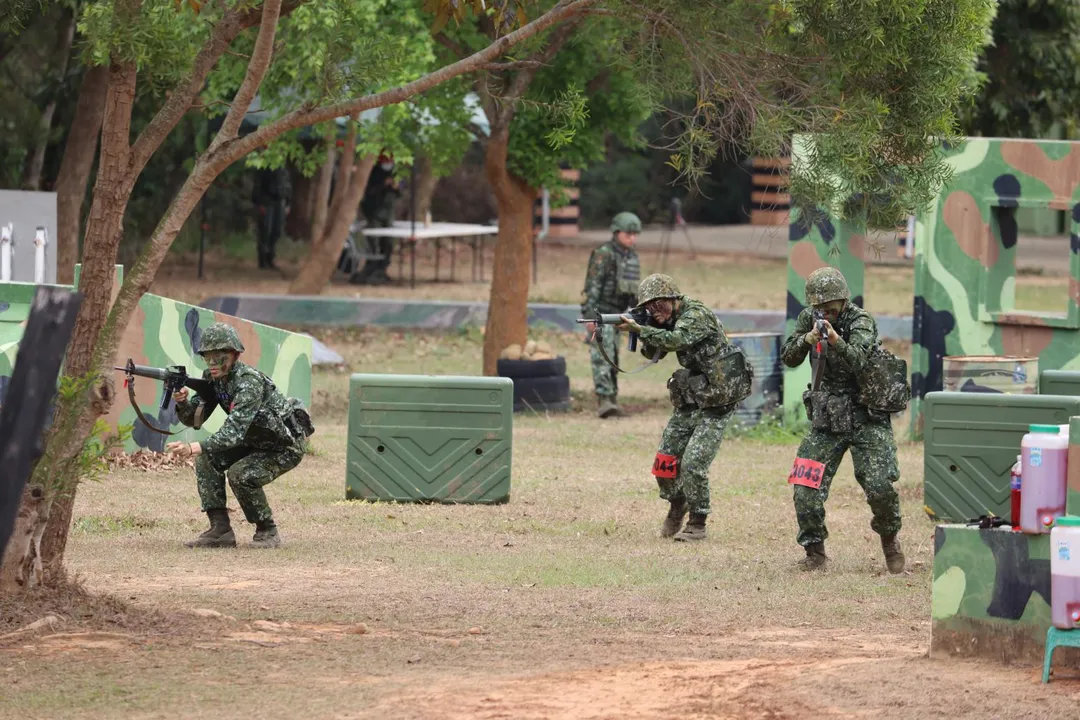 賴總統宣布戰鬥部隊的義務役官兵也能領戰鬥加給。(圖/中天新聞)