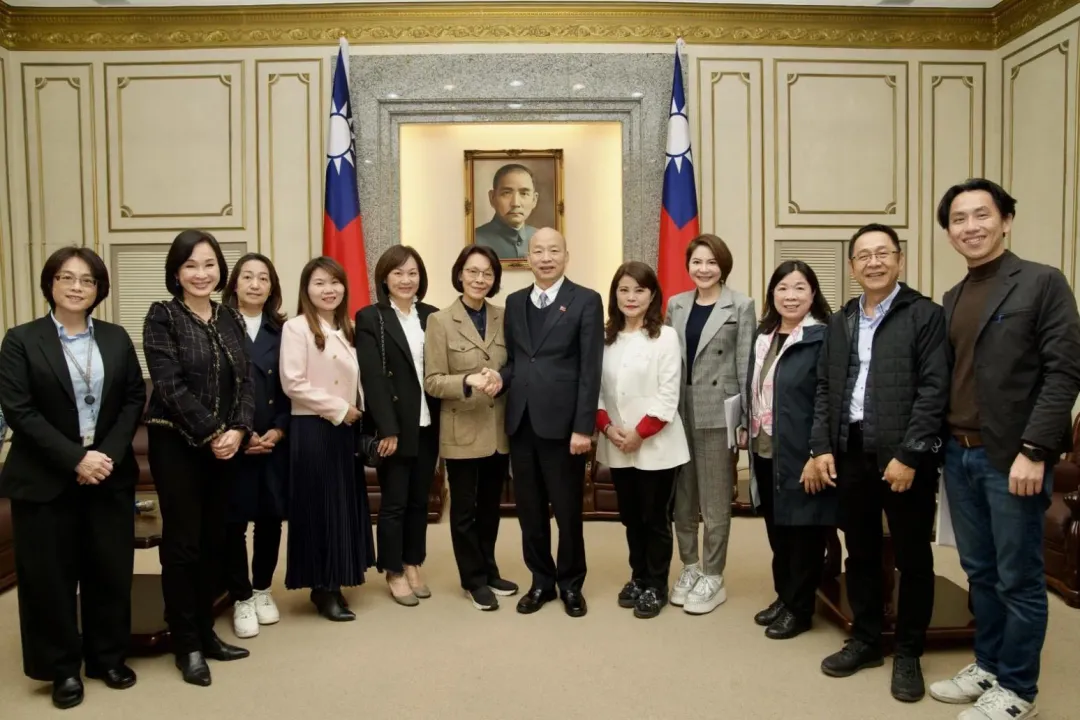 高雄市議會國民黨團昨拜會韓國瑜。(圖取自國民黨高雄市黨部臉書)