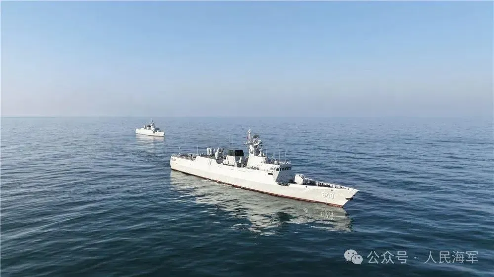 近日，共軍東部戰區海軍聯合空軍和海警輾轉多個海域進行多科目、跨晝夜實戰化訓練。（圖／翻攝「人民海軍」公眾號）