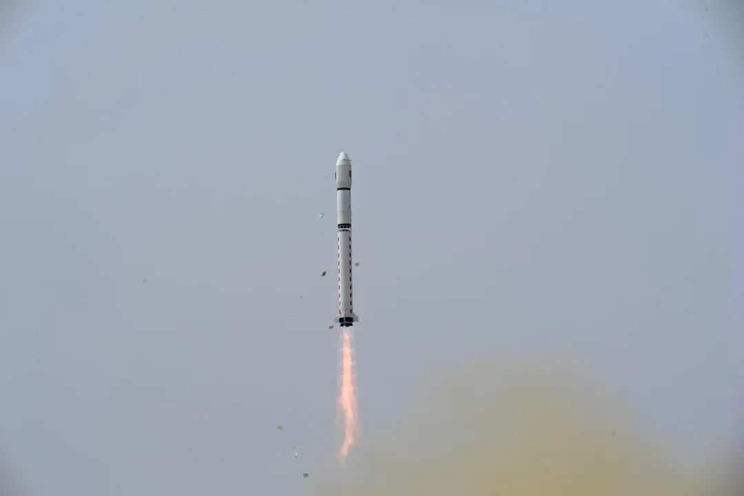 國防部表示,今中共於甘肅酒泉衛星發射中心,執行運載火箭搭載衛星發射任務。圖為大陸執行運載火箭搭載衛星發射任務示意圖。(圖/新華社)
