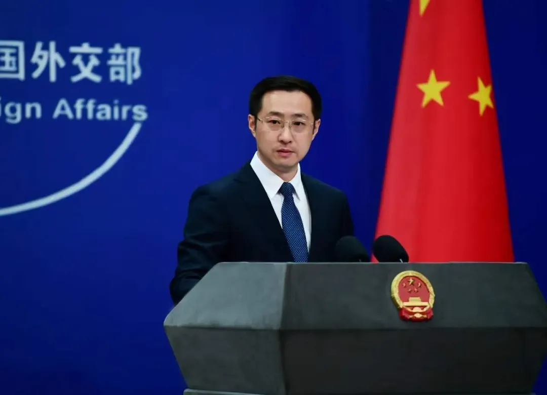 對於《華盛頓郵報》關於大陸駭客攔截川普競選顧問通話紀錄的報導，大陸外交部發言人林劍28日回應稱，美媒炒作間諜活動，完全是顛倒黑白、倒打一耙。（資料照／新華社）