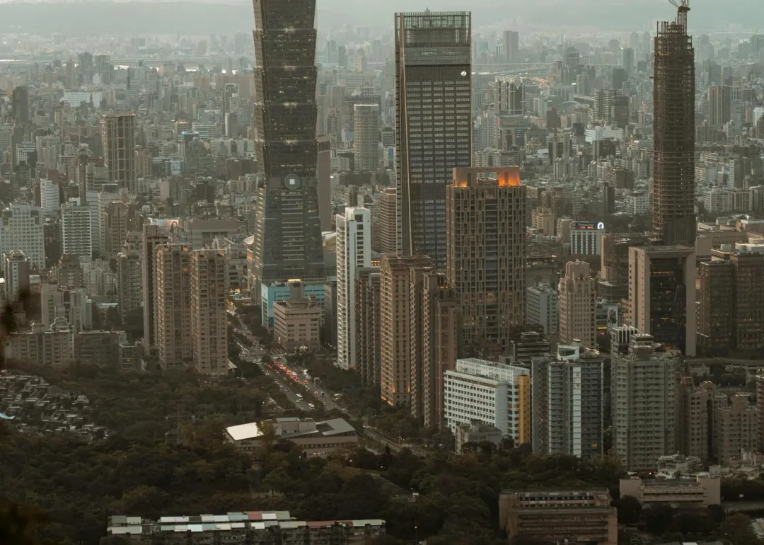 央行21日召開2024年首度理監事會議,決定六度升息,將利率再調升半碼,迫使房貸族的負擔進一步增加。(圖/Pexels)