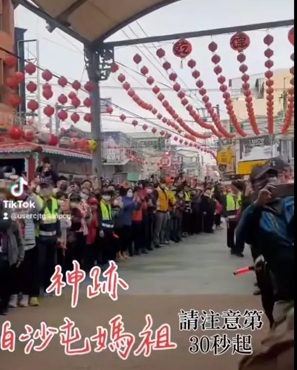 信眾擠在田中鎮乾德宮恭送媽祖。（圖／翻攝松仔俱樂部臉書）
