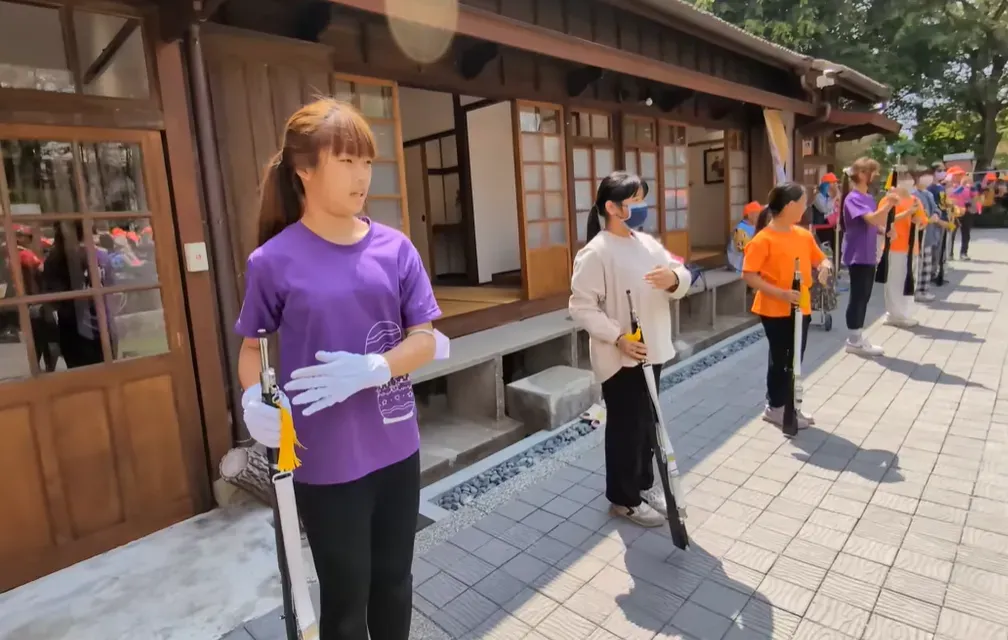 斗南國小的學生為了假日的畫展表演進行練習。（圖／翻攝自白沙屯媽祖網路電視台YouTube）