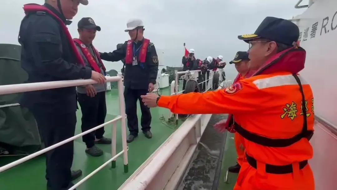 陸方3月先送還吳姓釣客。(圖/海巡署提供)