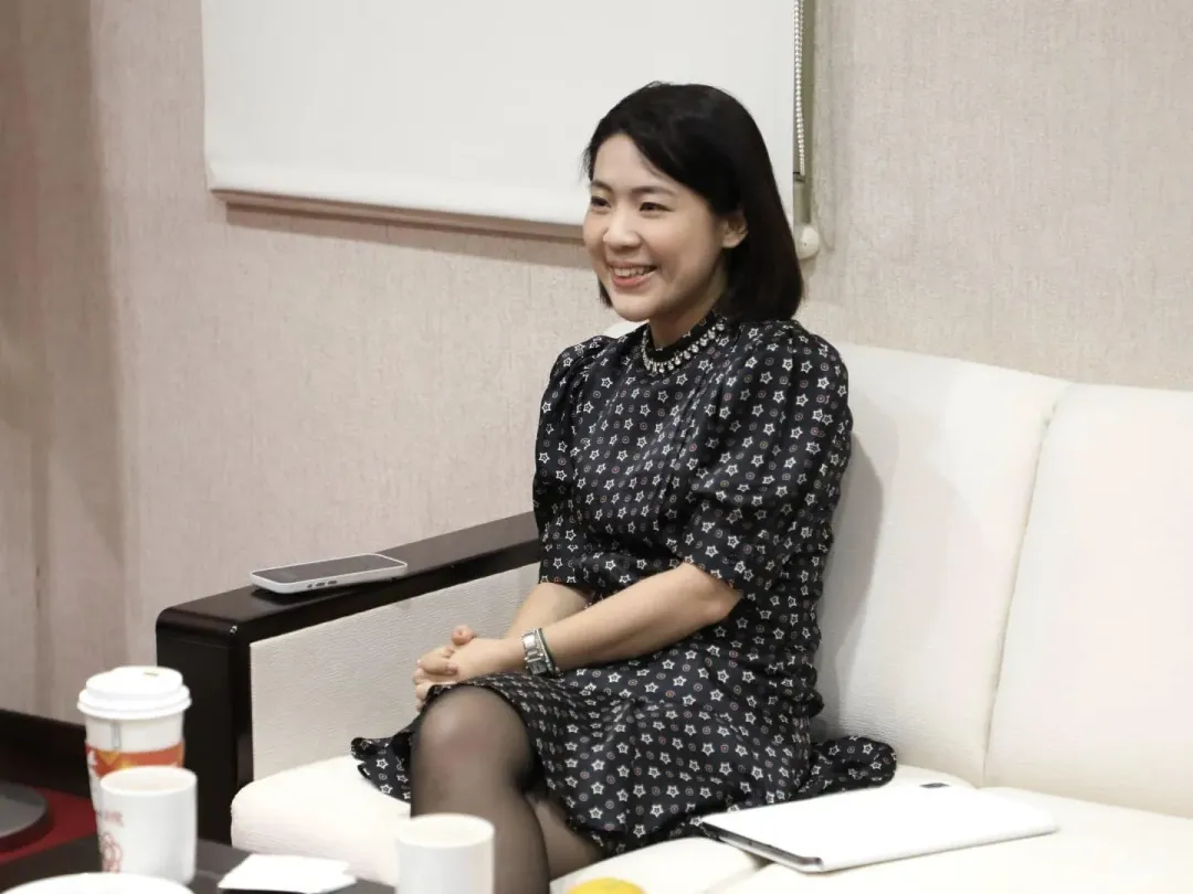 林楚茵稱自己外型可比馬文君「嬌小」,徐巧芯吐槽「我覺得你們身材差不多啊,都很Fit」。(圖取自徐巧芯臉書)