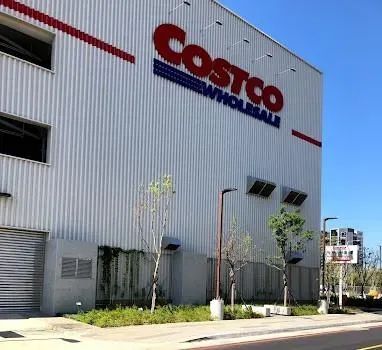 張女帶女兒逛台中好市多,偷了8000多元的食物和玩具被抓到。(圖/翻攝Google Map)