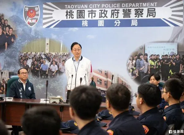 張善政視察桃園分局。(圖/翻攝張善政臉書)