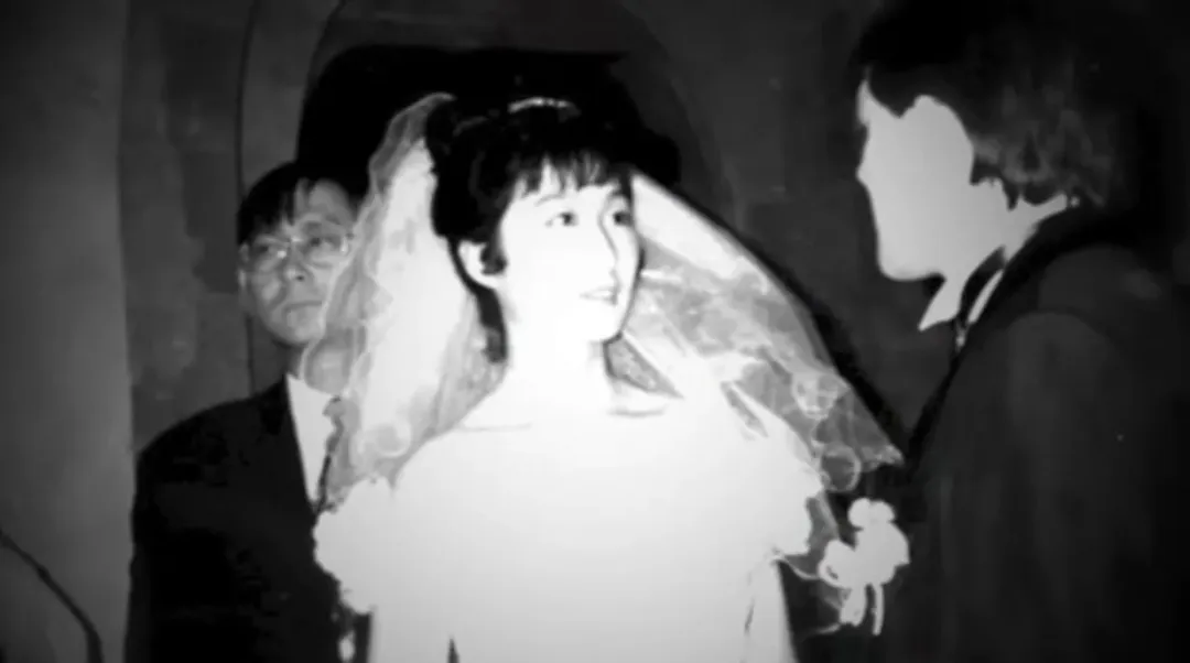 鄭華娟在德國的古蹟家「五月花修道院」曝光,深藏永遠的愛情。圖為鄭華娟結婚時與老公深情相望。(圖/翻攝鄭華娟好友郭子-郭蘅祈為她慶生剪輯的《天堂》MV)