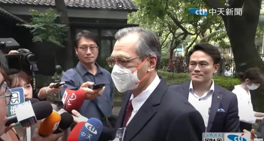 陳明通還稱說余正煌的論文最核心資料是他給的。(圖/中天新聞)