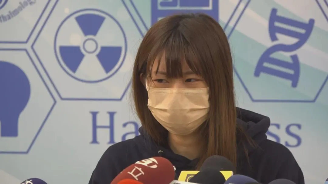楊男女兒哽咽直言「我父親他一直都是很健康的人，沒有任何肝的問題，沒有任何腎的問題，就是去吃了一次飯，不到一個禮拜人就沒了。」