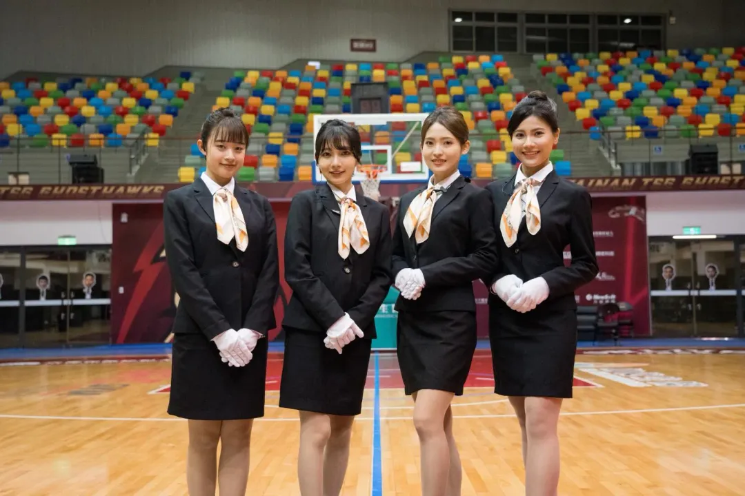wing stars四位成員初次體驗接待外交團。(圖/Wing Stars提供)