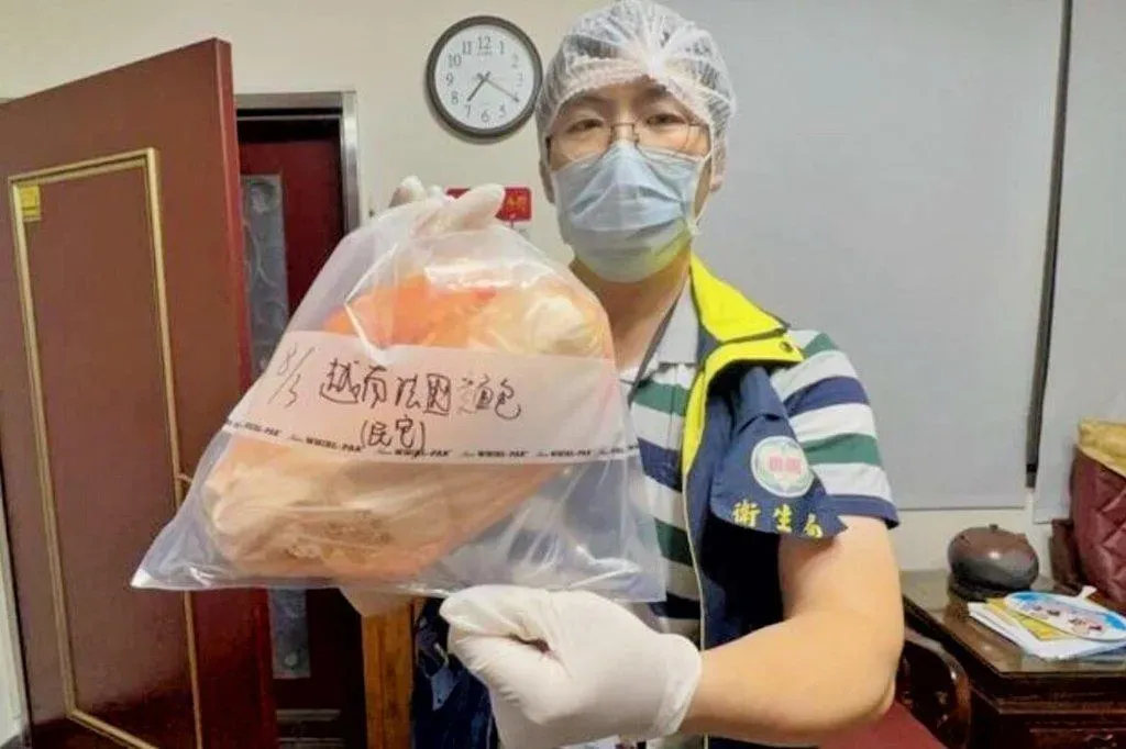 衛生局稽查人員到法國麵包業者住處、廚房採集食材等樣本。(圖/資料照片)