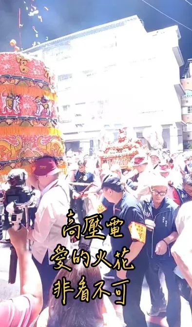 現場瞬間變白晝。(圖/取自社會事影音)
